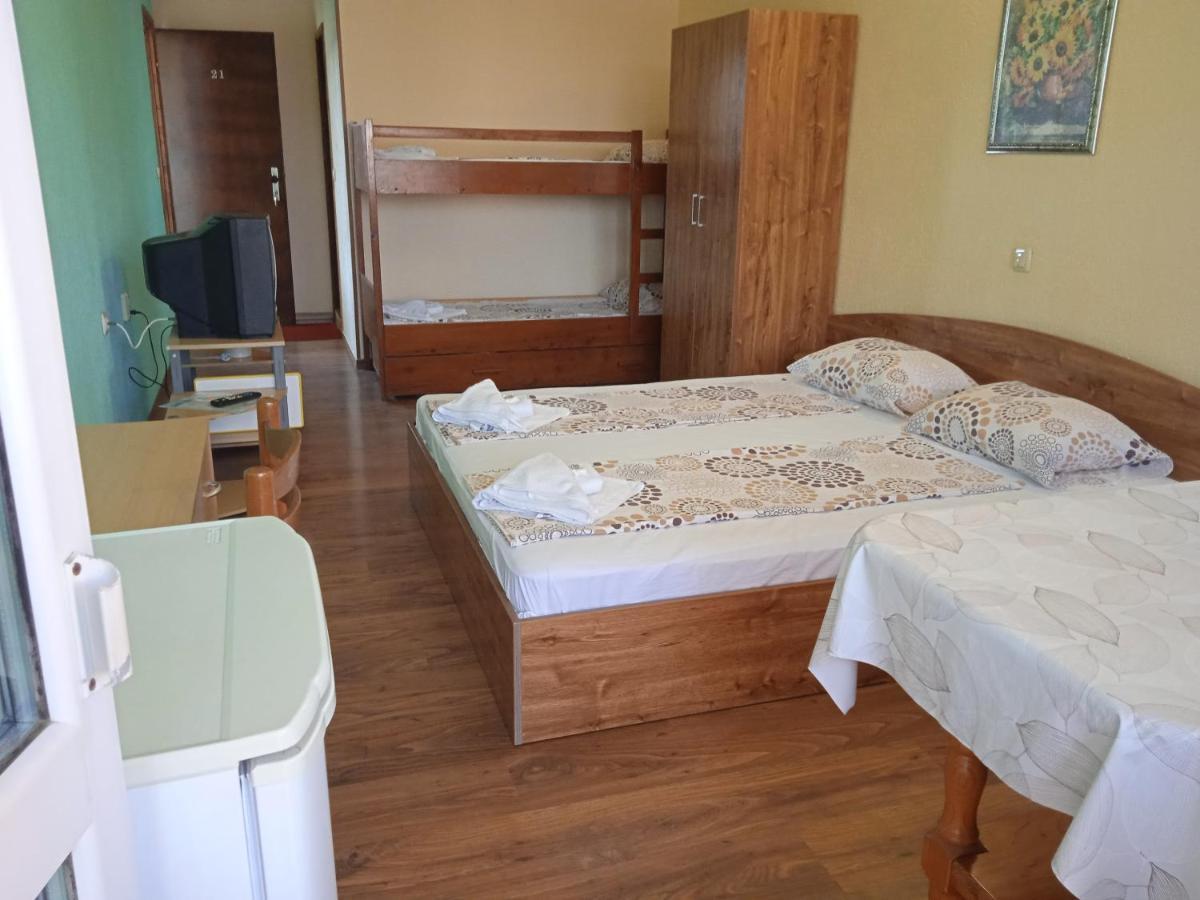Стаи За Гости Нептун Tsarevo Exterior photo