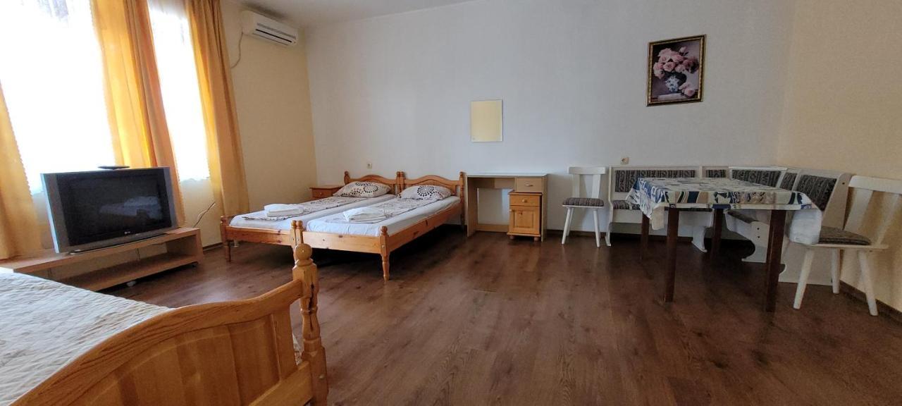 Стаи За Гости Нептун Tsarevo Exterior photo